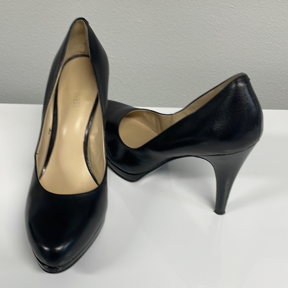 Black Nine West platform pumps
